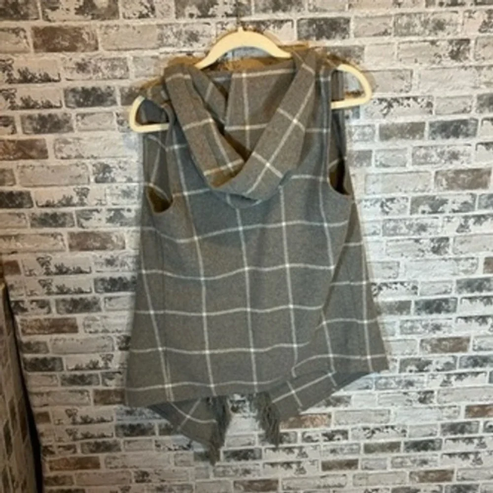 Altar'd State Hooded Plaid Vest Women Small Grey.Fringe Open Front